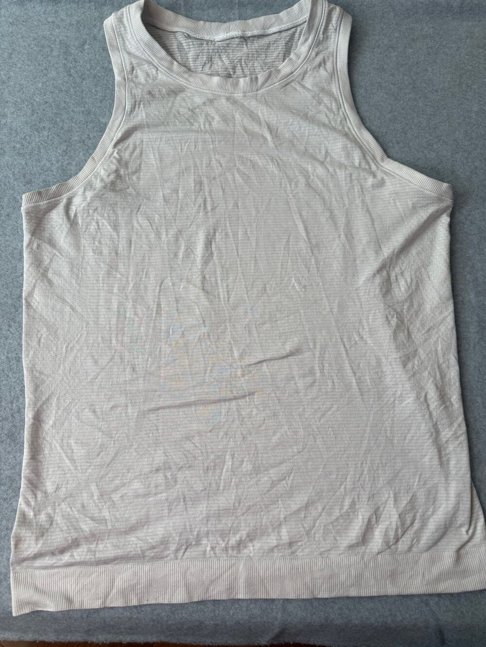 Lululemon tank approximately medium-no size tag